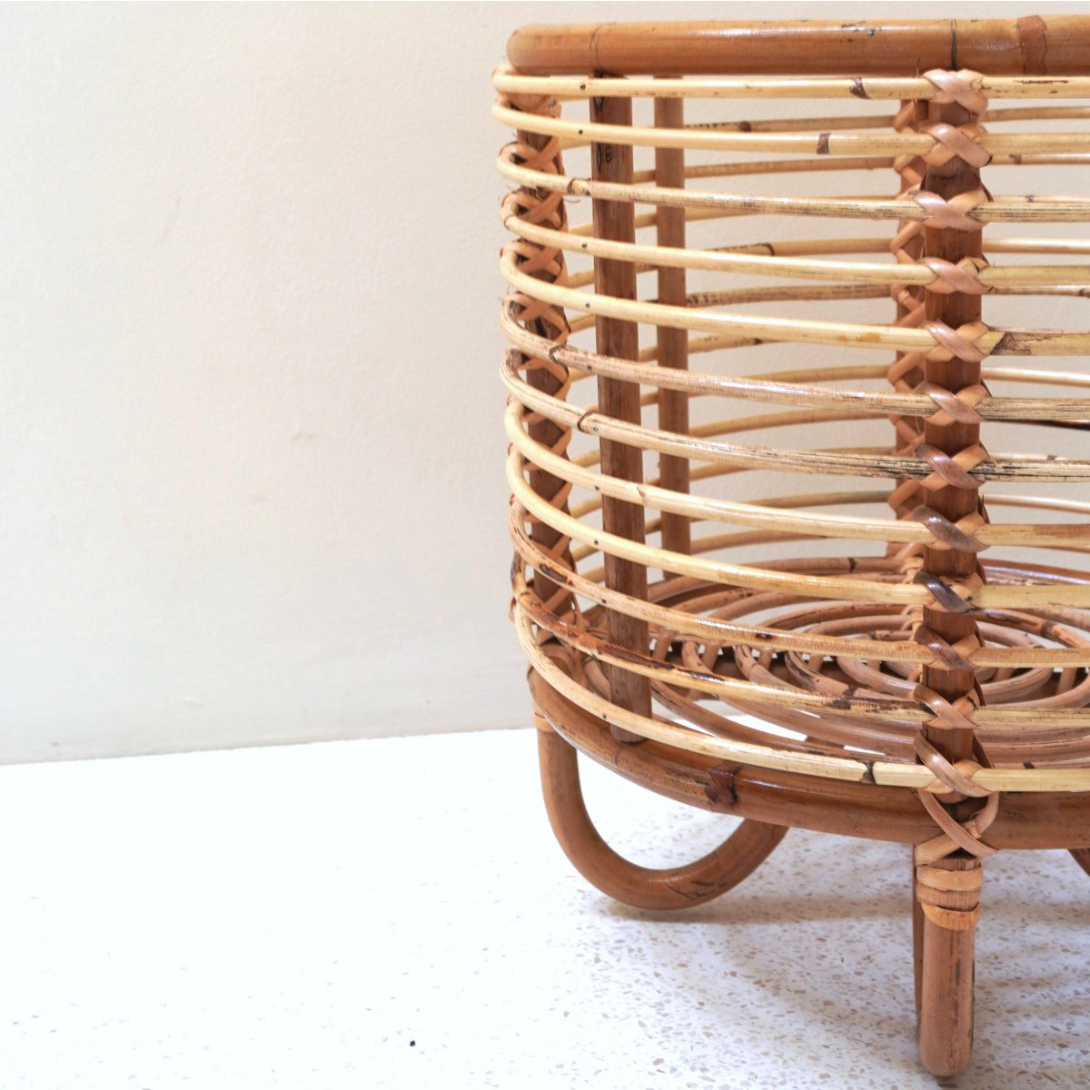 Rattan-Pflanzenständer MALANG Beige – Boho Blumenständer, Pflanzgefäß aus Natur-Rattan, Ø 31 cm