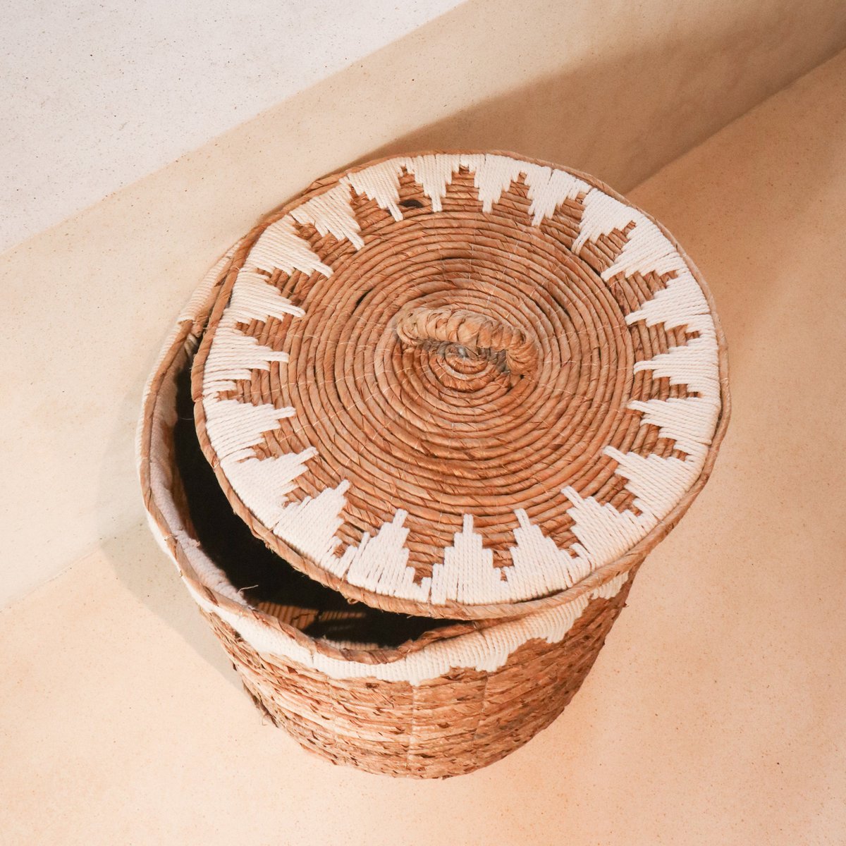 Cesto Grande para Ropa Sucia de Fibra de Plátano con Tapa – Cesta Decorativa Tejida a Mano con Macramé de Algodón (2 Tamaños)
