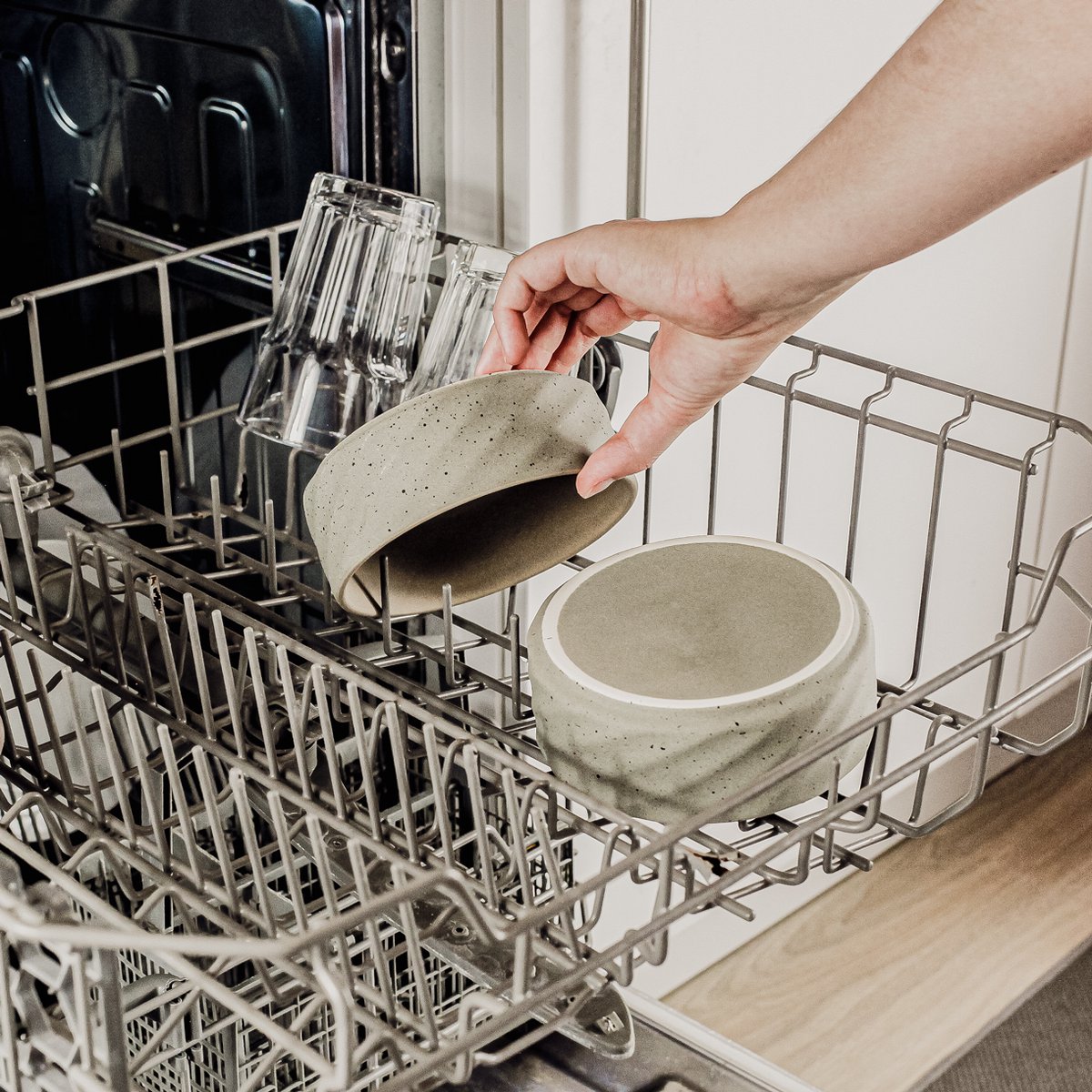 Ceramic double -food bowl with bamboo tap i 2er