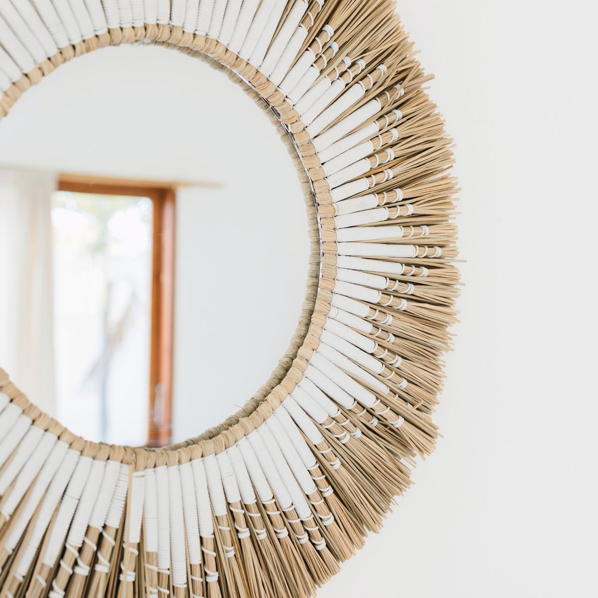 Espejo de pared redondo de hierba marina - Espejo colgante boho - Espejo de pared con flecos y patrón de algodón blanco (Ø 60 cm) RANDU