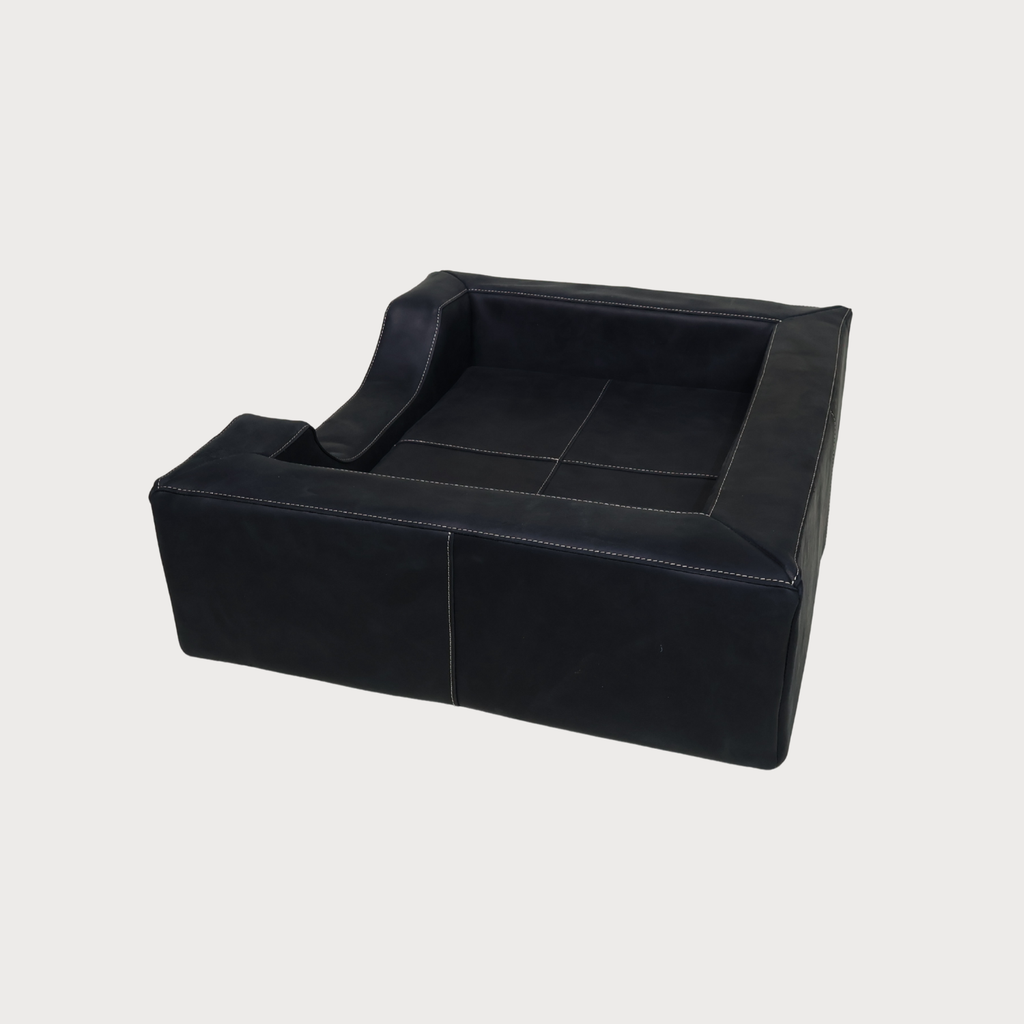 PAWEAREA™ HERITAGE Leather Dog Bed