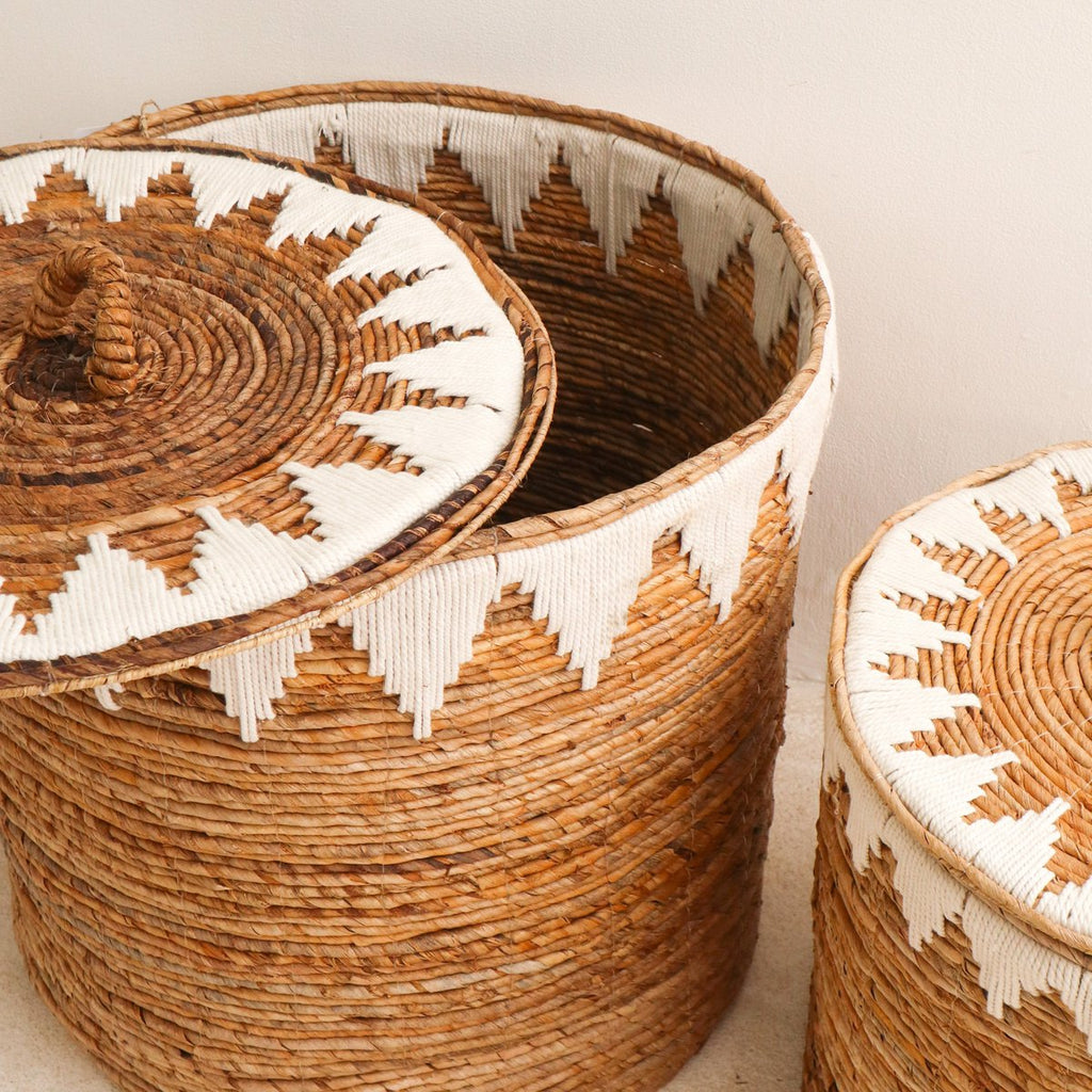 Cesto Grande para Ropa Sucia de Fibra de Plátano con Tapa – Cesta Decorativa Tejida a Mano con Macramé de Algodón (2 Tamaños)