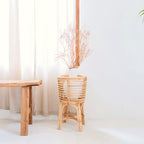 Rattan-Pflanzenständer AKARA rund | Boho Blumenständer | Pflanzkorb mit Füßen | handgefertigt aus Natur-Rattan