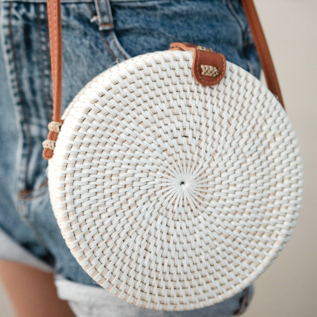 Runde Rattantasche – handgeflochtene Schultertasche im natürlichen Boho-Design