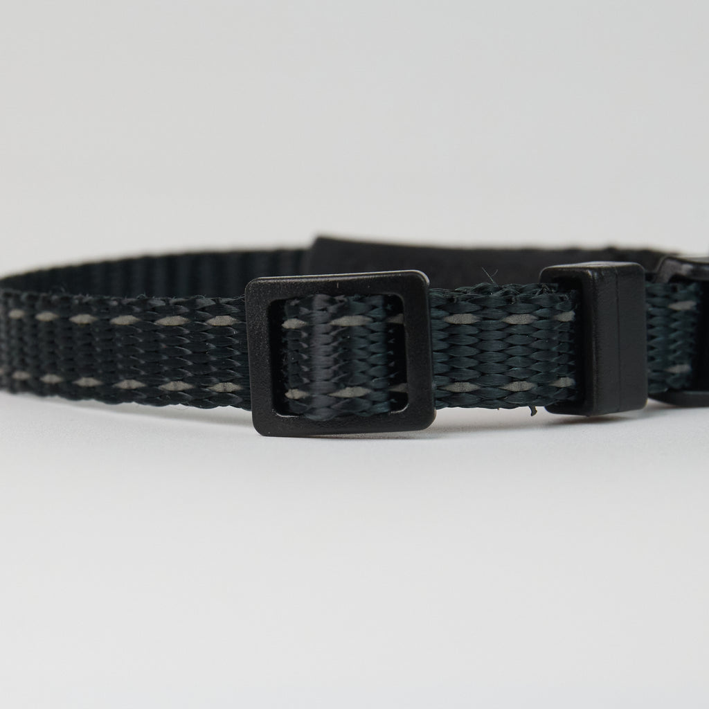 Nylon Dog Collar – Adjustable Everyday Collar for Dogs - close-up product detail