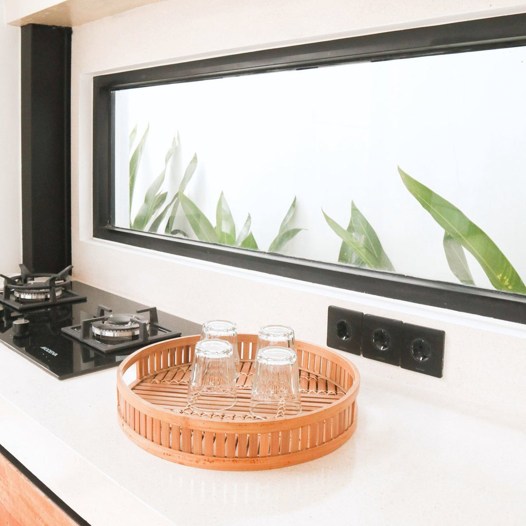 Bambus Serviertablett rund Ø 40 cm SENAYAN – handgefertigtes Dekotablett – nachhaltiges Tablett aus Bambus