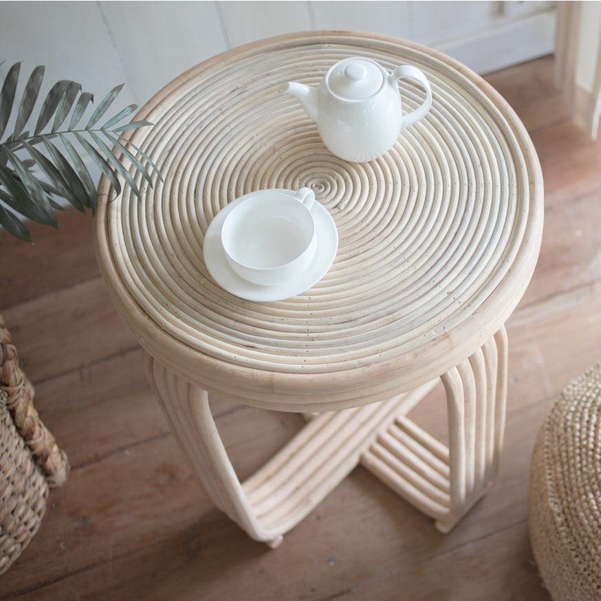 Rattan-Beistelltisch KANTHI – Natürlicher Couchtisch im Boho-Stil