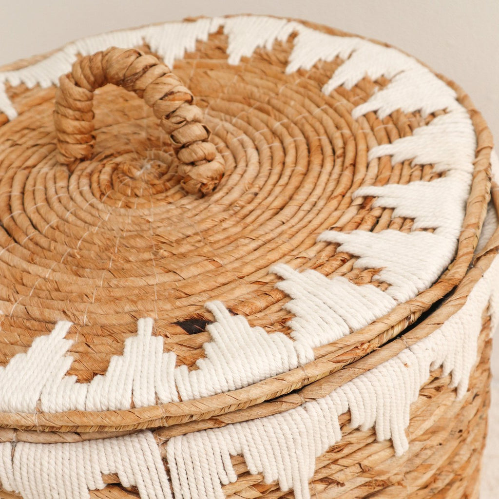 Cesto Grande para Ropa Sucia de Fibra de Plátano con Tapa – Cesta Decorativa Tejida a Mano con Macramé de Algodón (2 Tamaños)