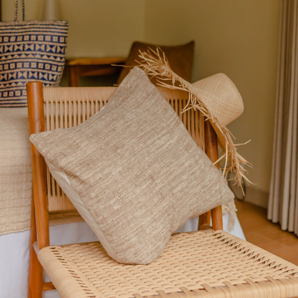 HIMMEL Premium Kissenbezug aus Baumwolle – Handgefertigtes Designer Kissen