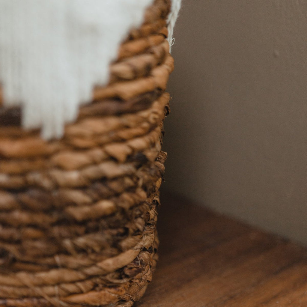 MENIK Korb aus Bananenfaser – handgeflochtener Pflanzkorb und Aufbewahrungskorb im Boho-Design