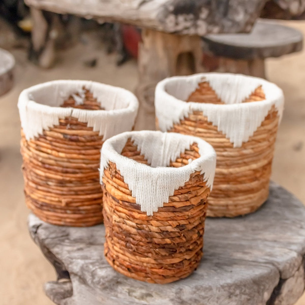 MENIK Korb aus Bananenfaser – handgeflochtener Pflanzkorb und Aufbewahrungskorb im Boho-Design